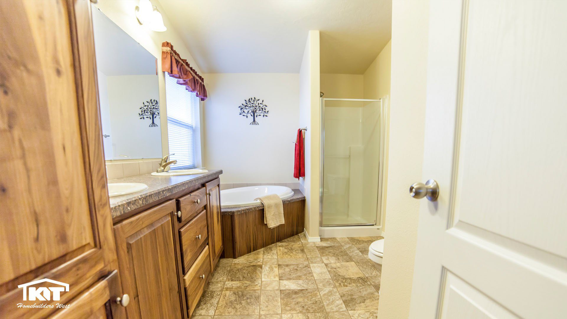 Cedar Canyon 2016ls Bathroom 1
